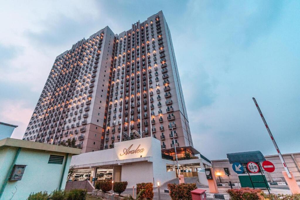 Azalea Suites Cikarang By Jayakarta Group Бекаси Экстерьер фото