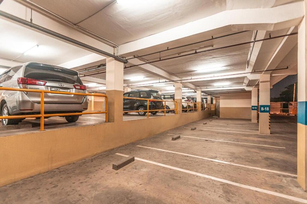 Azalea Suites Cikarang By Jayakarta Group Экстерьер фото